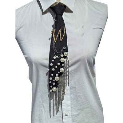 Оптовая бумага W Pearl Brooch Necktie ручная изготовление False Pearl Alphabet Pin с железной цепью Tassel Декоративный полиэстерный галстук для женщин (черный)